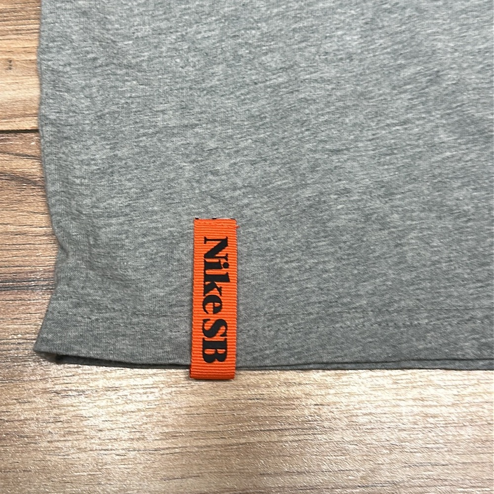 NWOT. Nike SB Gray Short Sleeve Tee with Graphic Design. Men’s size M. - Picture 4 of 5